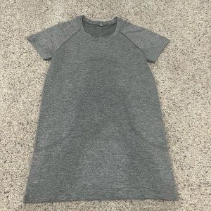 Lululemon size 6 swiftly tech short sleeve 2.0